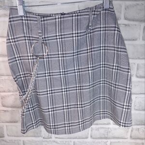 Small Plaid Gray Skirt with Chain Detail